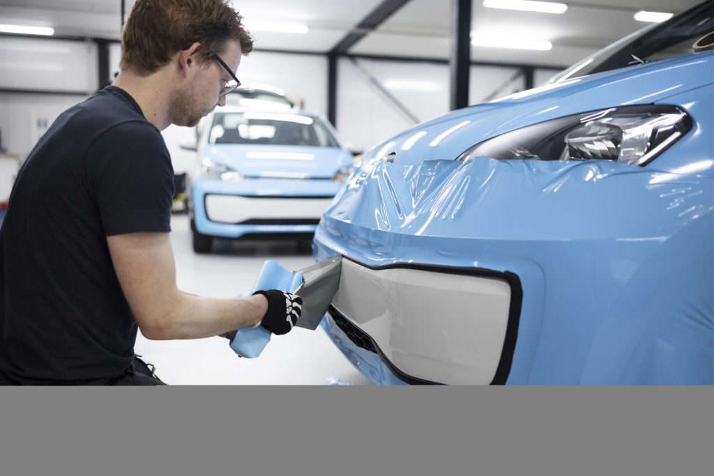 side view man wrapping car